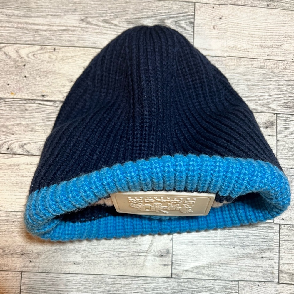 Coach Men’s Lt. Blue/ White/ Navy Blue Knit Beanie with Rubber Patch NWT - Picture 6 of 11